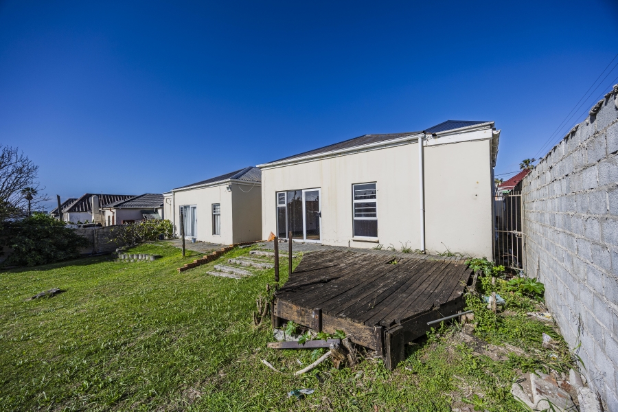 6 Bedroom Property for Sale in Quigney Eastern Cape